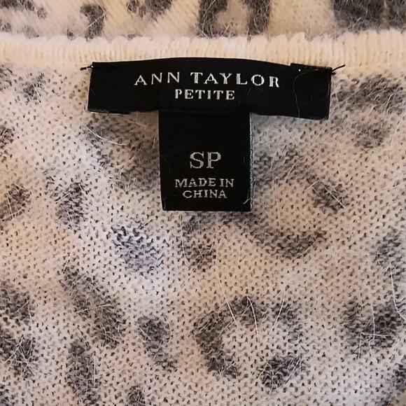 Ann Taylor Sweater Women's Sz SP Black White Leopard Print Rabbit Hair Pullover - Picture 2 of 12